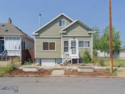 935 Hornet St