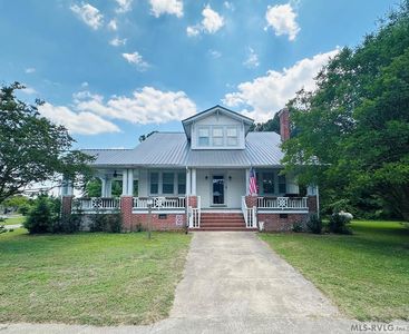 109 W Academy St