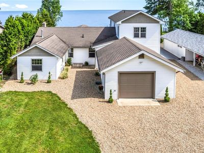 7569 Lake Shore Blvd