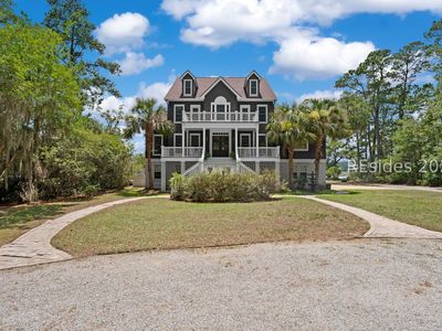 4 Middle Marsh Ln