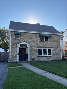 429 N Van Brunt Blvd