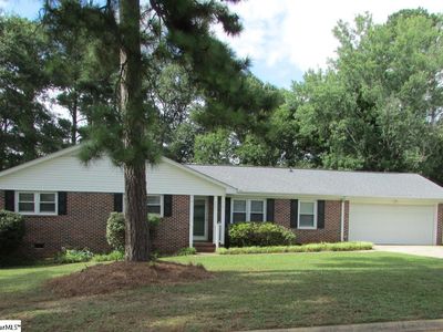 203 Pine Tree Dr
