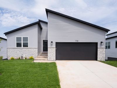 1722 N Hawthorne Place