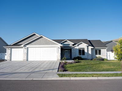 3052 Dewinter Dr