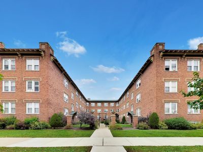 4822 W Hutchinson St APT 9B
