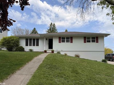 222 Hillcrest Dr