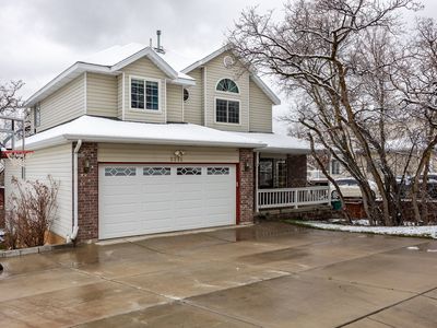 2231 N Valley View Dr