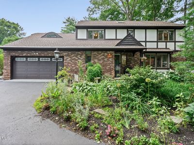 240 W Bentwood Court