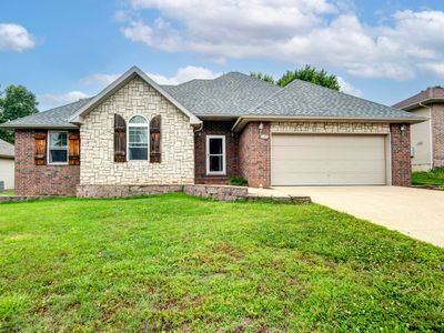 125 W Silver Oak Street