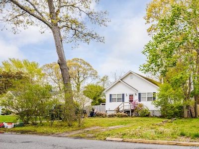 148 Wavecrest Drive