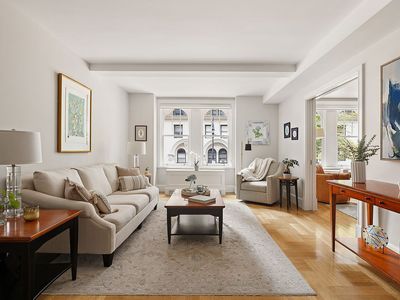 27 W 72nd St #205