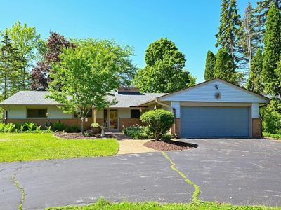 611 W Mequon ROAD