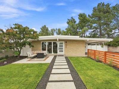 845 E Larkspur Dr