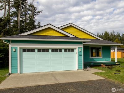 744 SE Evergreen Avenue