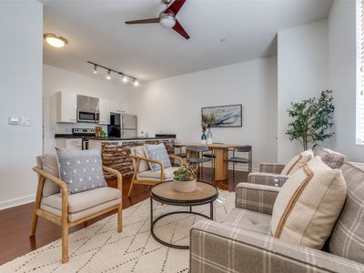 3025 Bryan St APT 3H