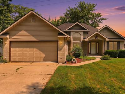 2988 N Knoll Dr