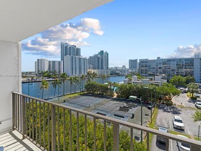 1000 Parkview Dr APT 518