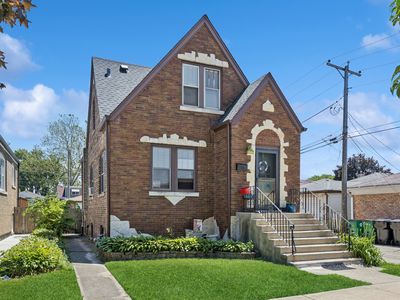 3835 Maple Ave
