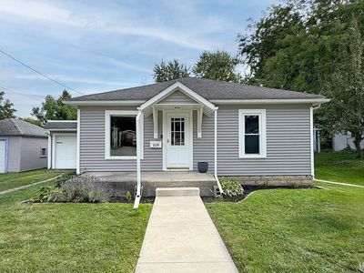 109 W Felicity St