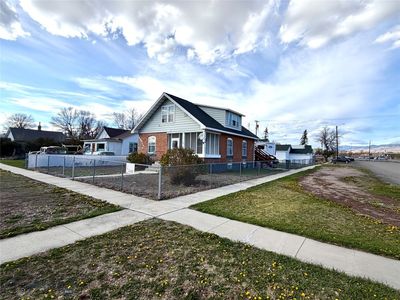 101 2nd St W
