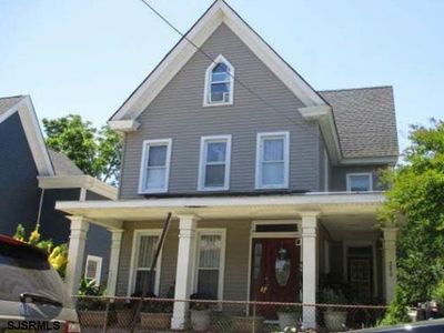 208 S 4th St