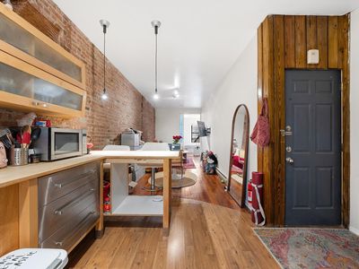 167 Christopher Columbus Dr APT 3R