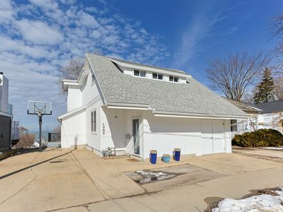 1002 Lake Blvd