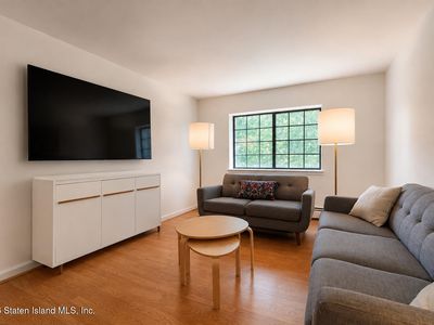 2 Elmwood Park Dr APT 206