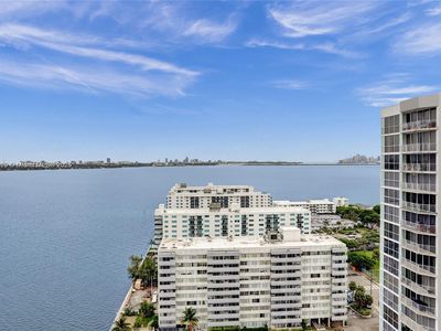 7601 E Treasure Dr APT 2421