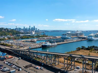 2325 W Plymouth Street