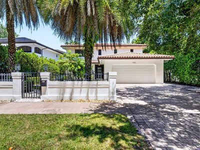 1043 Alfonso Ave