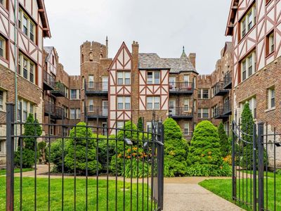 5717 N Kimball Ave APT 2N