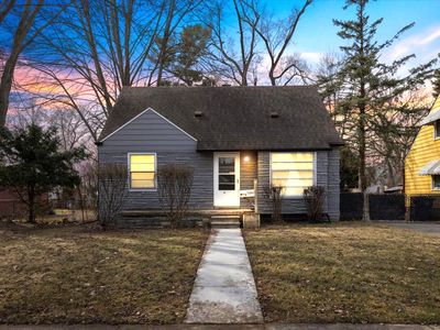 15885 Lexington