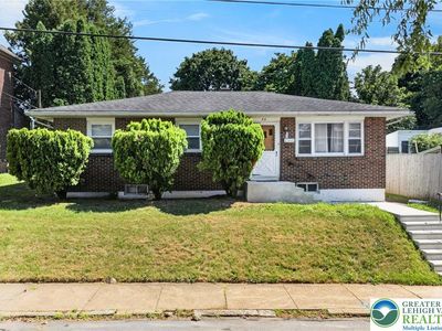 332 W Lincoln St