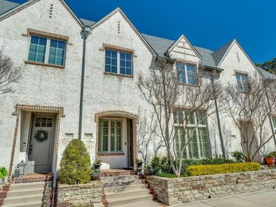 5909 Malmesbury Rd
