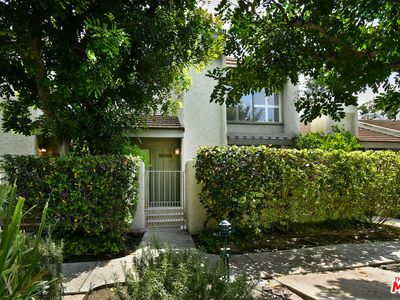 11738 Moorpark St APT E