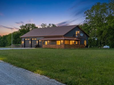 8957 W Farm Road 194