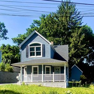 Property at 18 Pine Dr, Oyster Bay, NY
