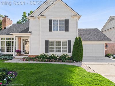 Property at 936 Lochmoor Pl, Grosse Pointe, MI