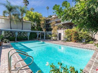1225 Sunset Plaza Dr APT 2