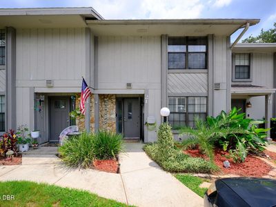 21 Oakwood Park