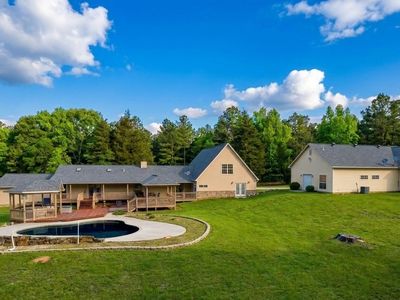 1181 Private Road 2225