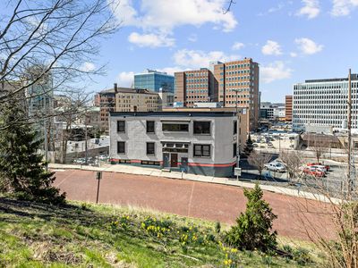 22 Crescent St NE