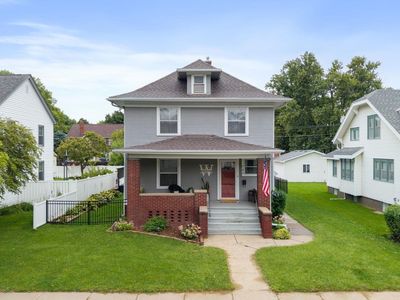 742 E 4th St