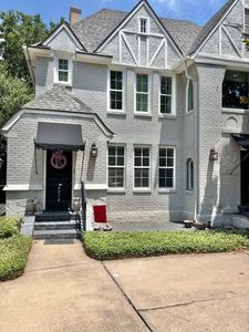 4212 University Blvd