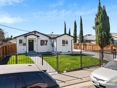 3515 Harvey Ave