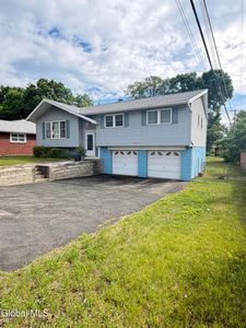 4 Nicholas Drive