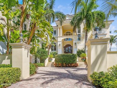 211 Beachside Dr