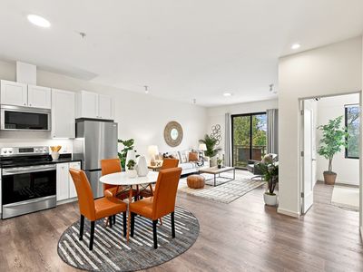 557 Oppenheimer Dr #205