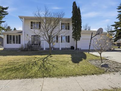 230 W 16th St